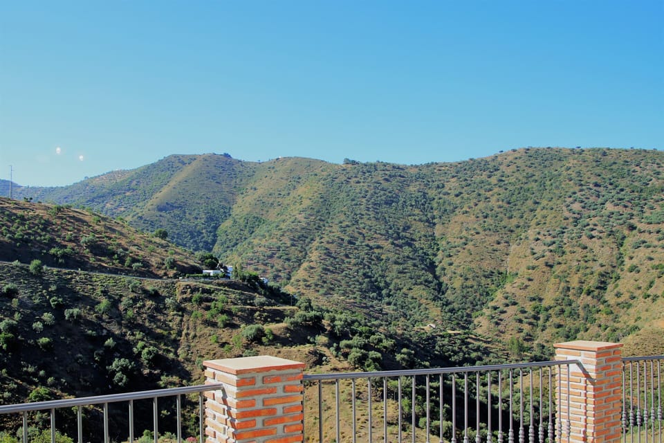 Studio Rubite wonderful mountain views towards white-washed village Rubite