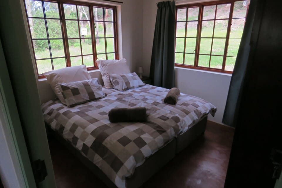 Second bedroom with two single beds