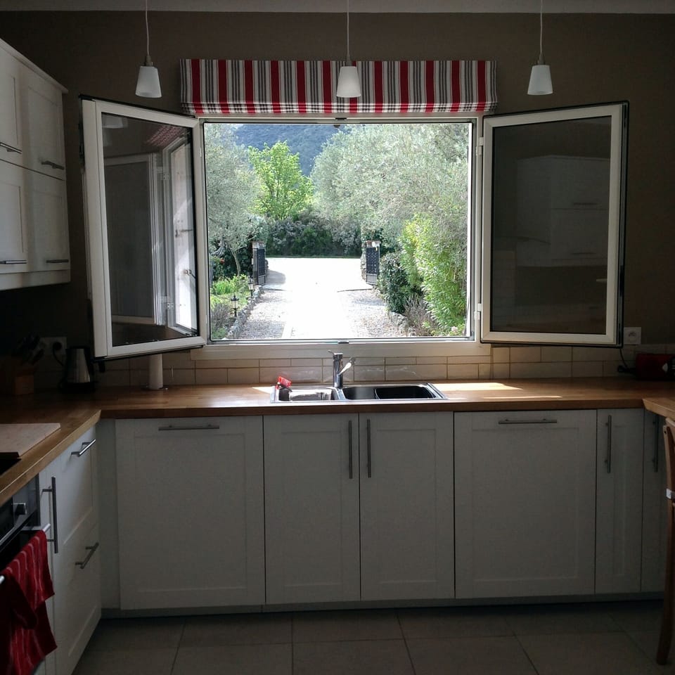 Fully fitted kitchen