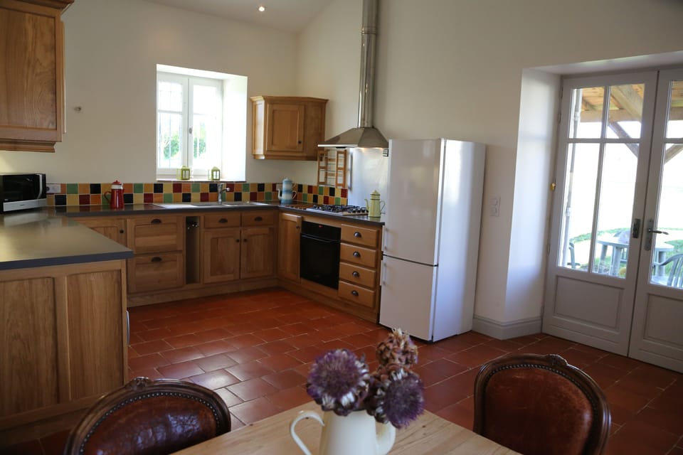 Fully equipped kitchen with laundry area