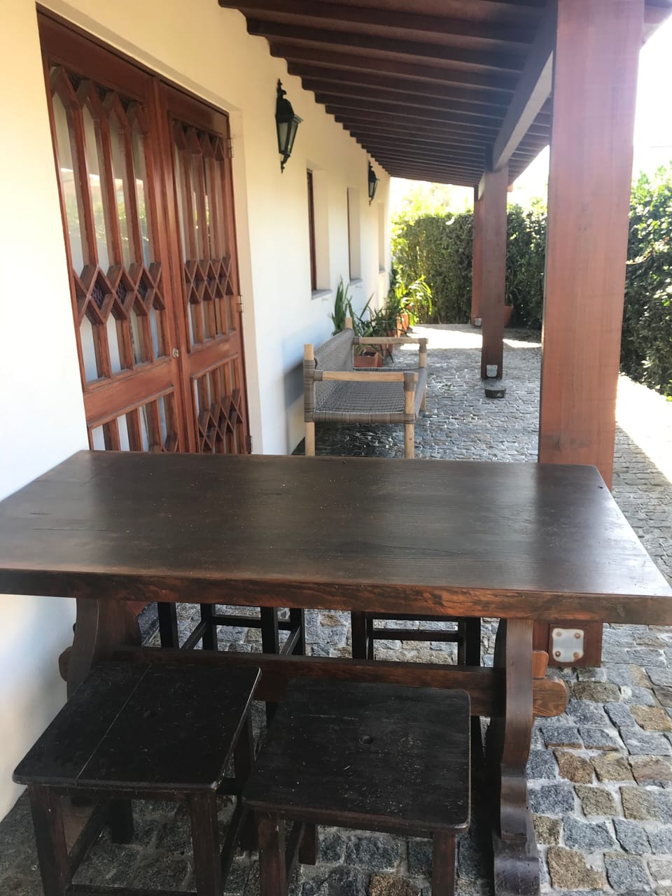 Cada Rústica e mesa exterior de jantar