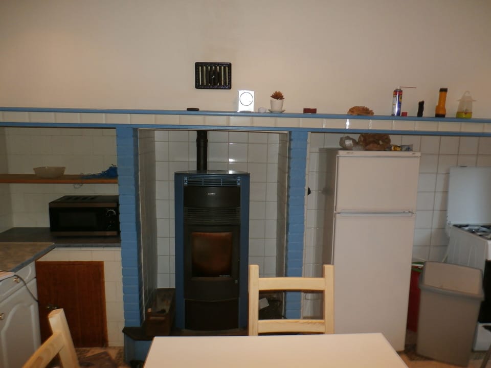 The stove, fridge & cooker