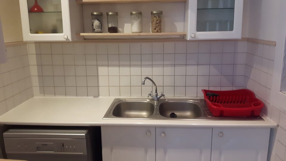 Kitchen annex with double sink & dishwasher