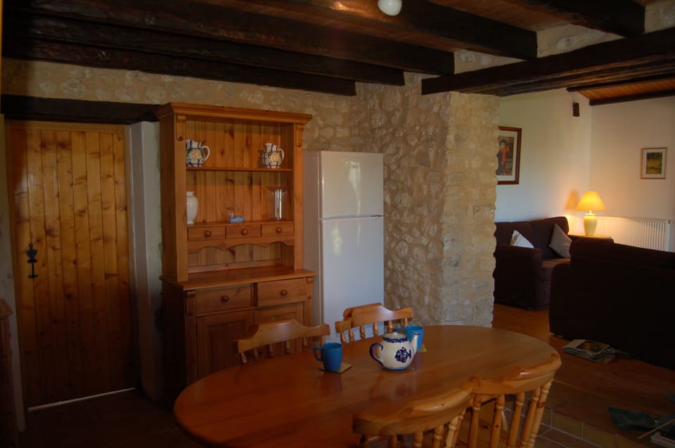 The dining area in Le Pigeonnier