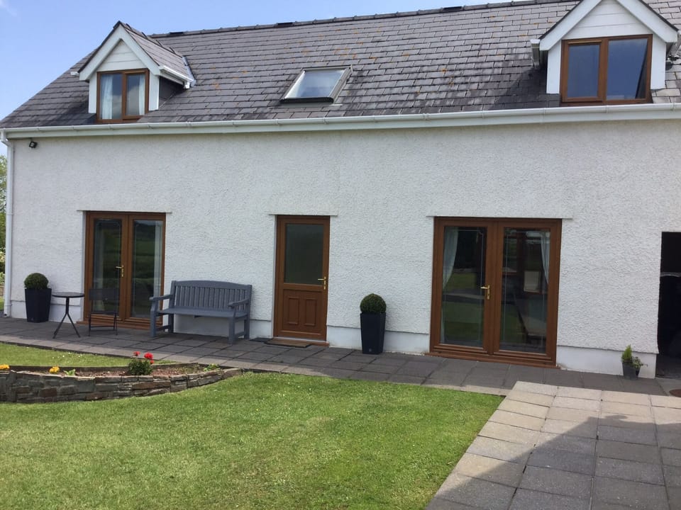 Carreg Las, a detached annexe in a peaceful location with countryside views