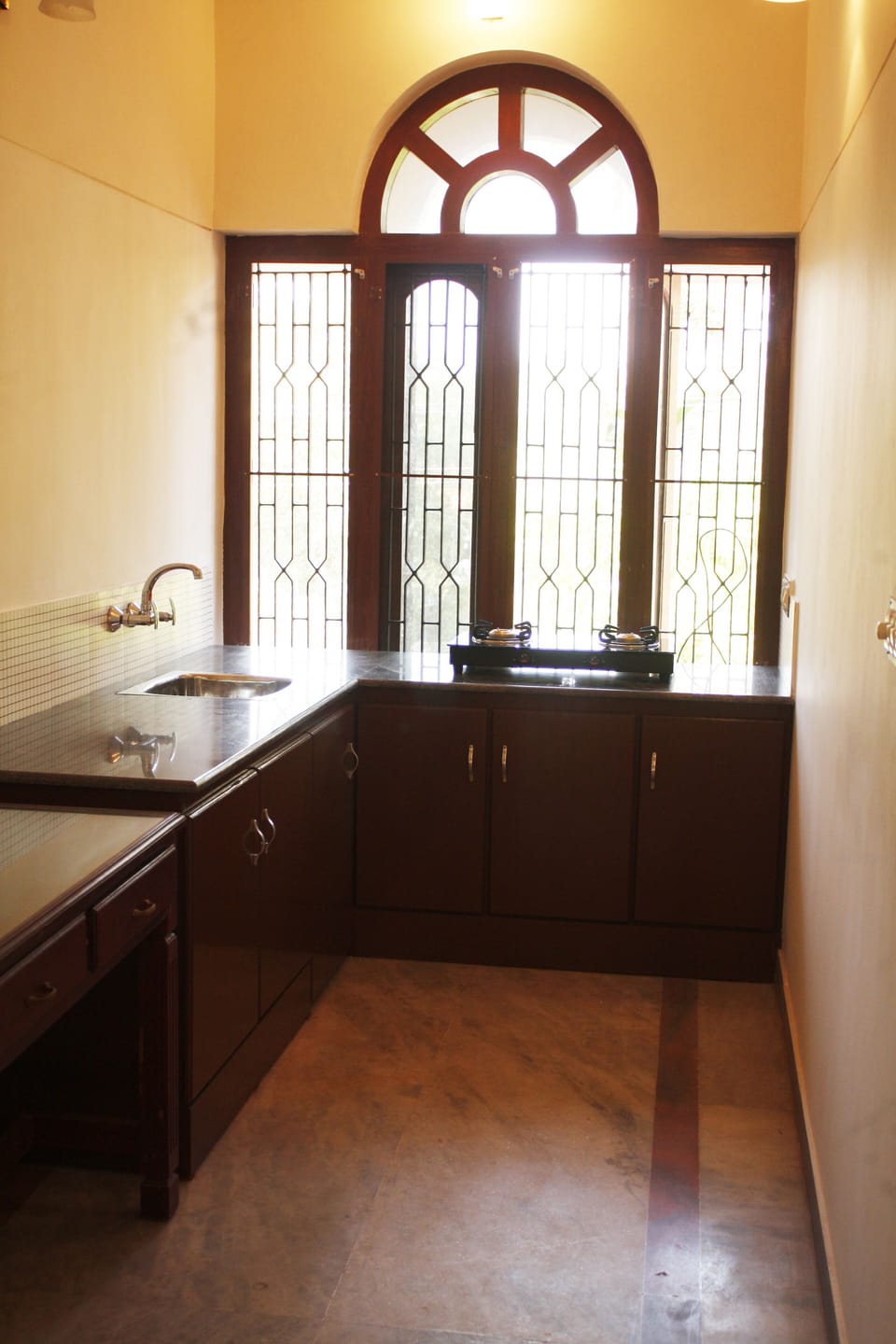 Kitchen,gas hob kettle toaster fridge/freezer