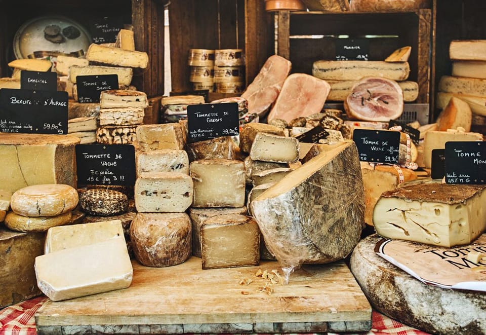French cheeses in Lagrasse´s Saturday Market - A Gourmet´s Dream