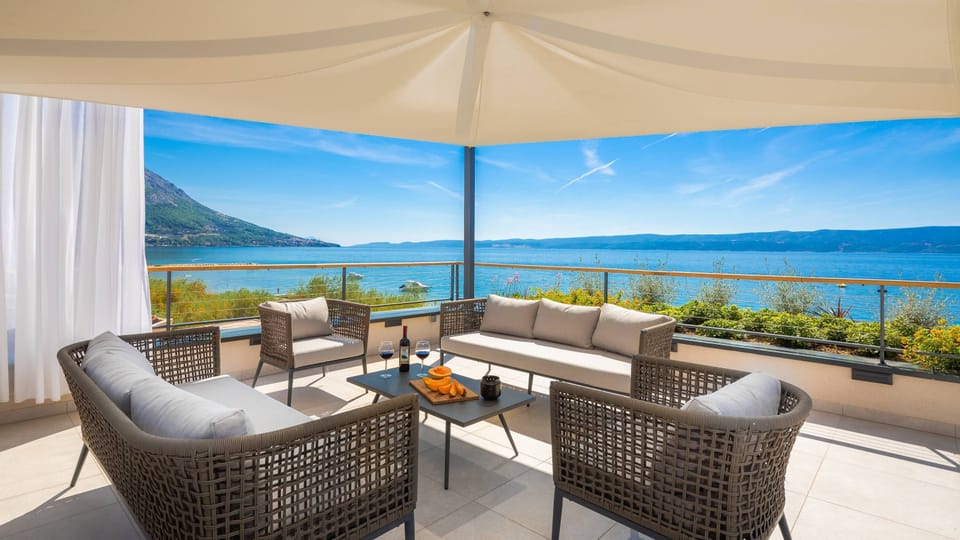 Rooftop with lounge sitting area and whirlpool with opened Adriatic sea views