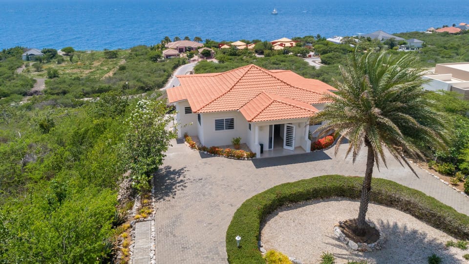 View Villa Lions Cliff seen from street side.