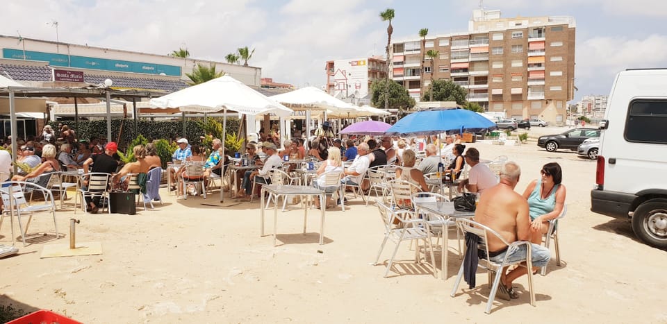 Close to restaurants and bars