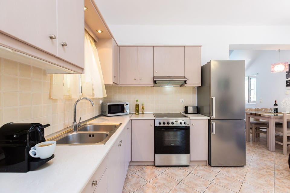 The fully equipped kitchen will help you prepare your tasty meals!