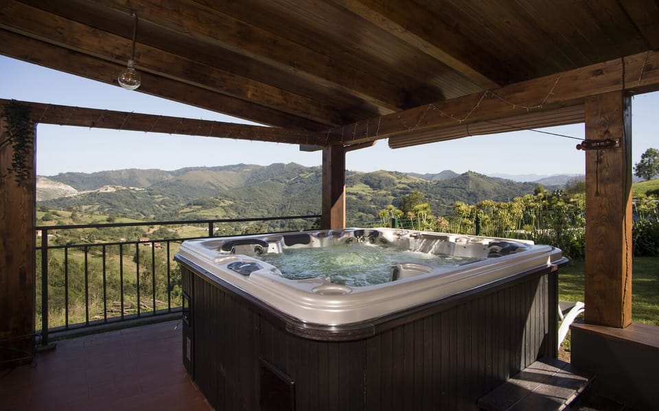 Outdoor spa tub