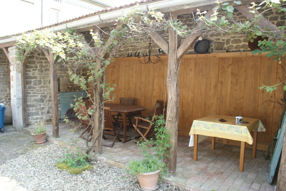 Outdoor dinning area