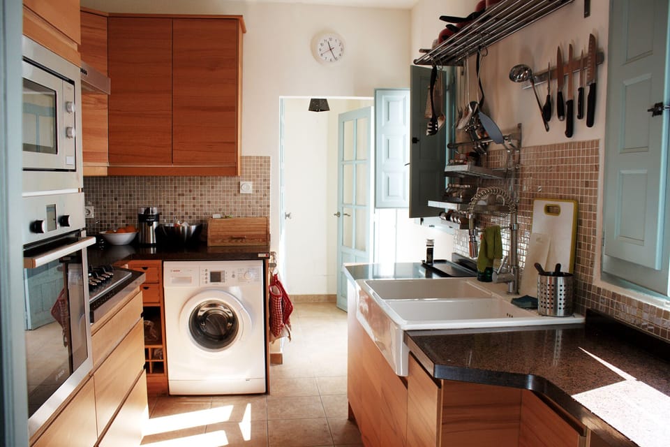 Fully equipped kitchen with stove, oven, microwave, dishwasher, washing machine