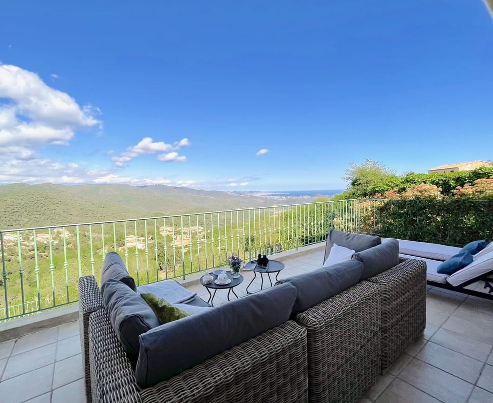 Our outdoor sofa is perfect for your apero or morning coffee/tea