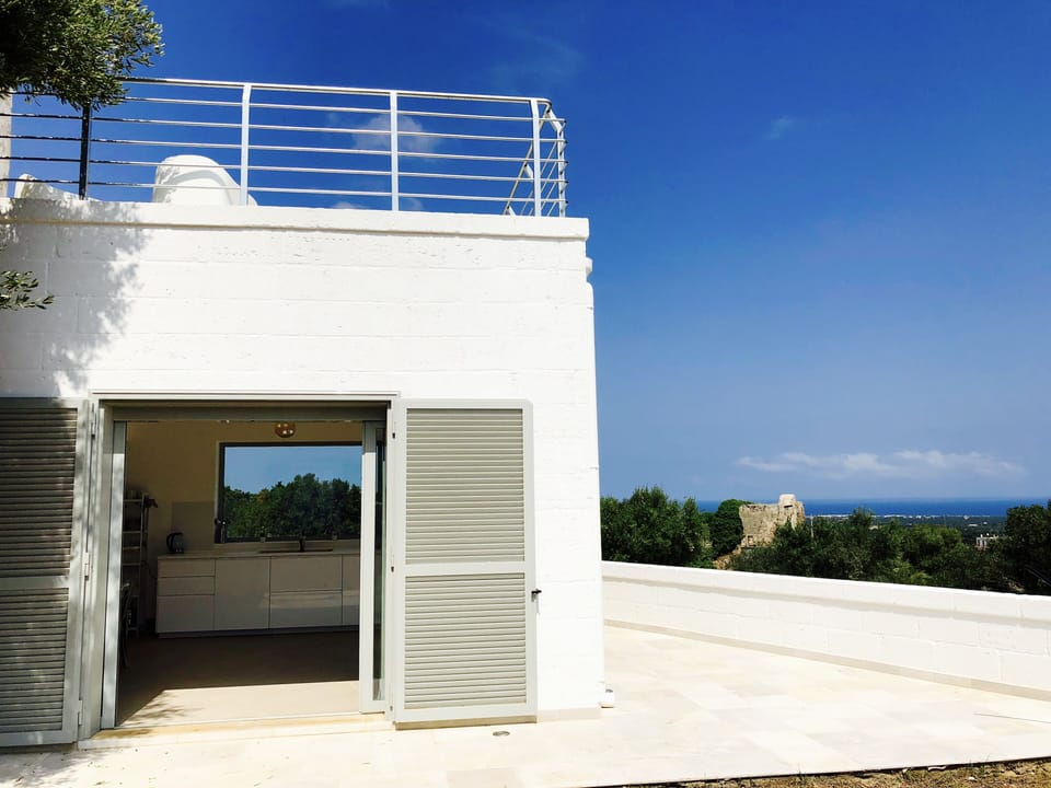 Kitchen and sea view.