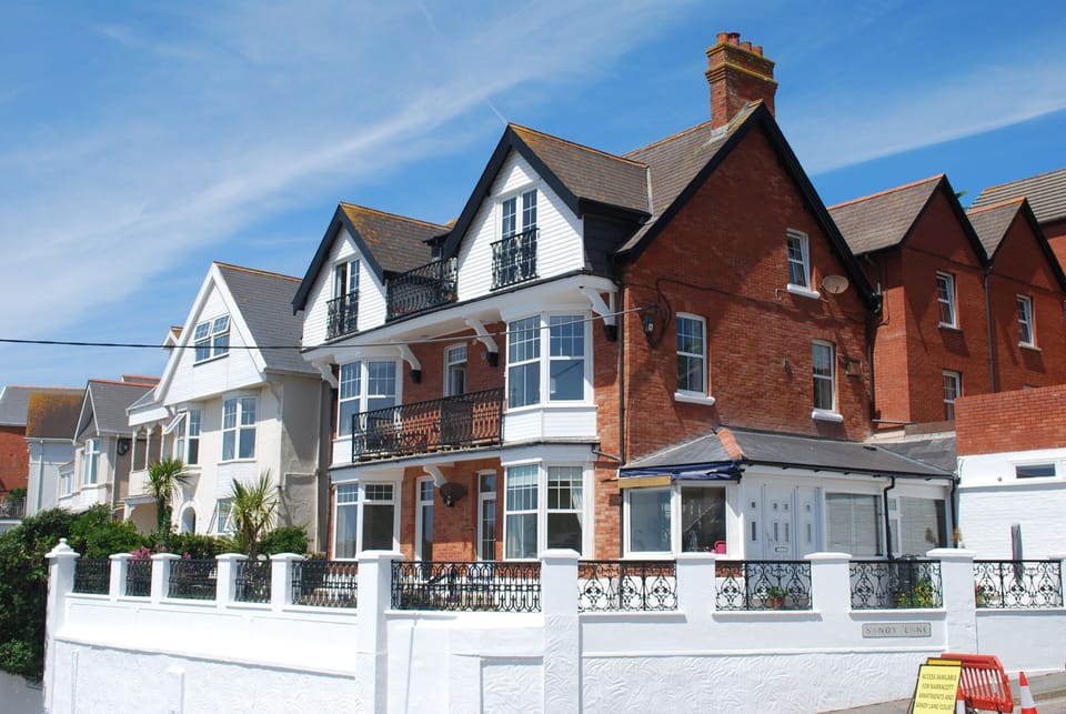 Sandleigh Flat 3 is the middle floor with glorious views of Woolacombe Bay.