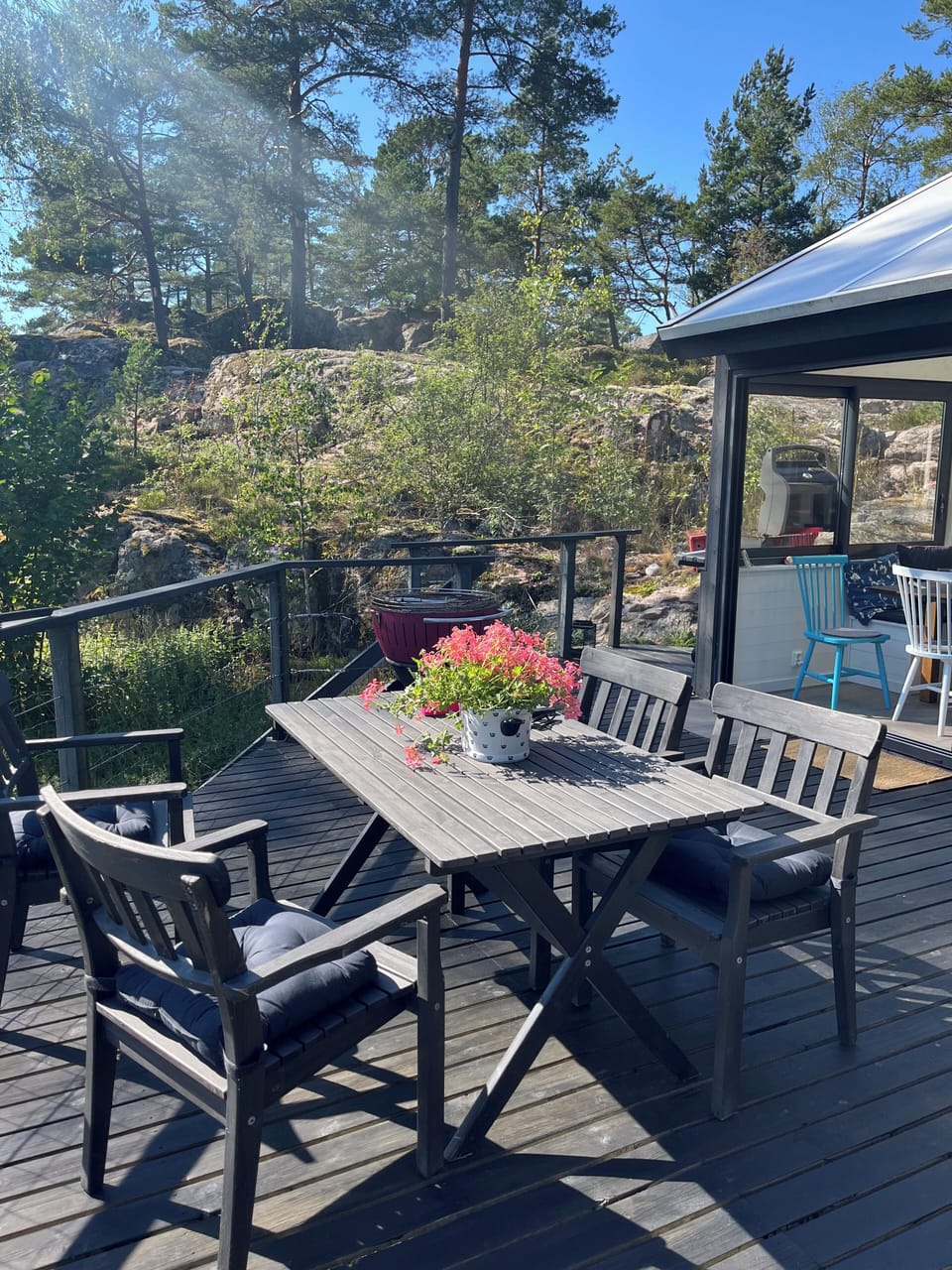 Perfect for a breakfast, lunch or dinner in the sun