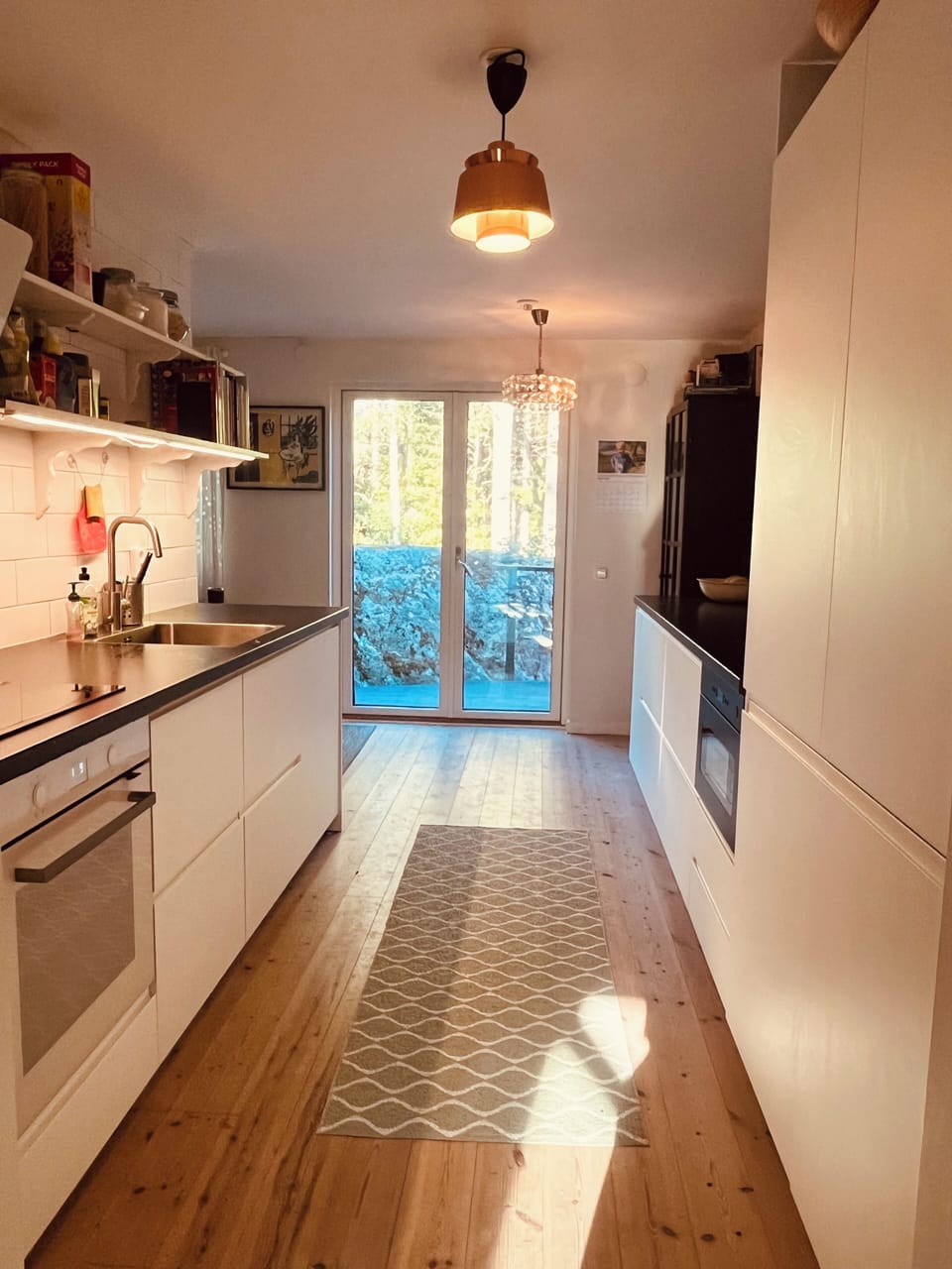 Fully equipped kitchen, large fridge, large freezer, microwave