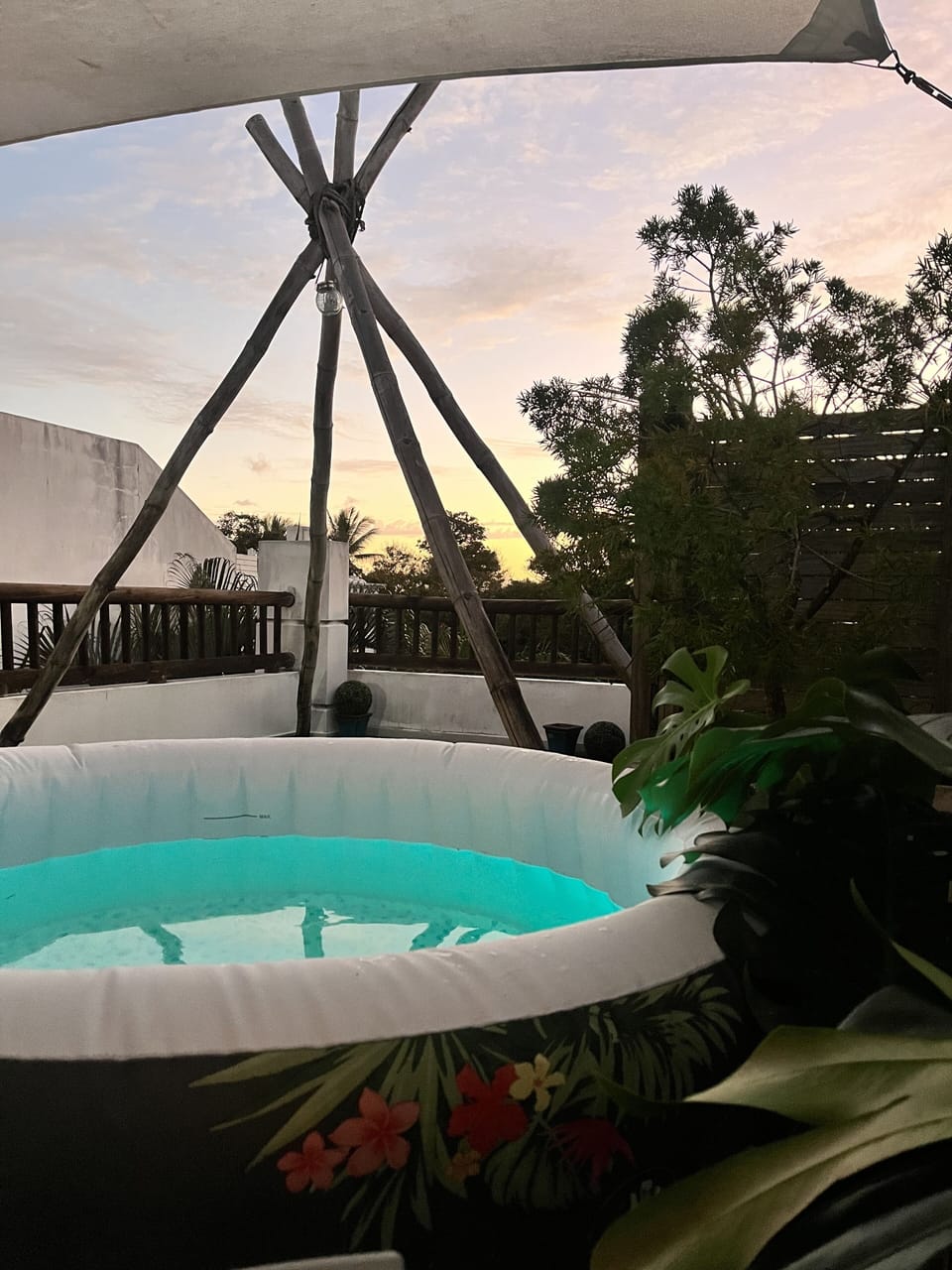 Outdoor spa tub