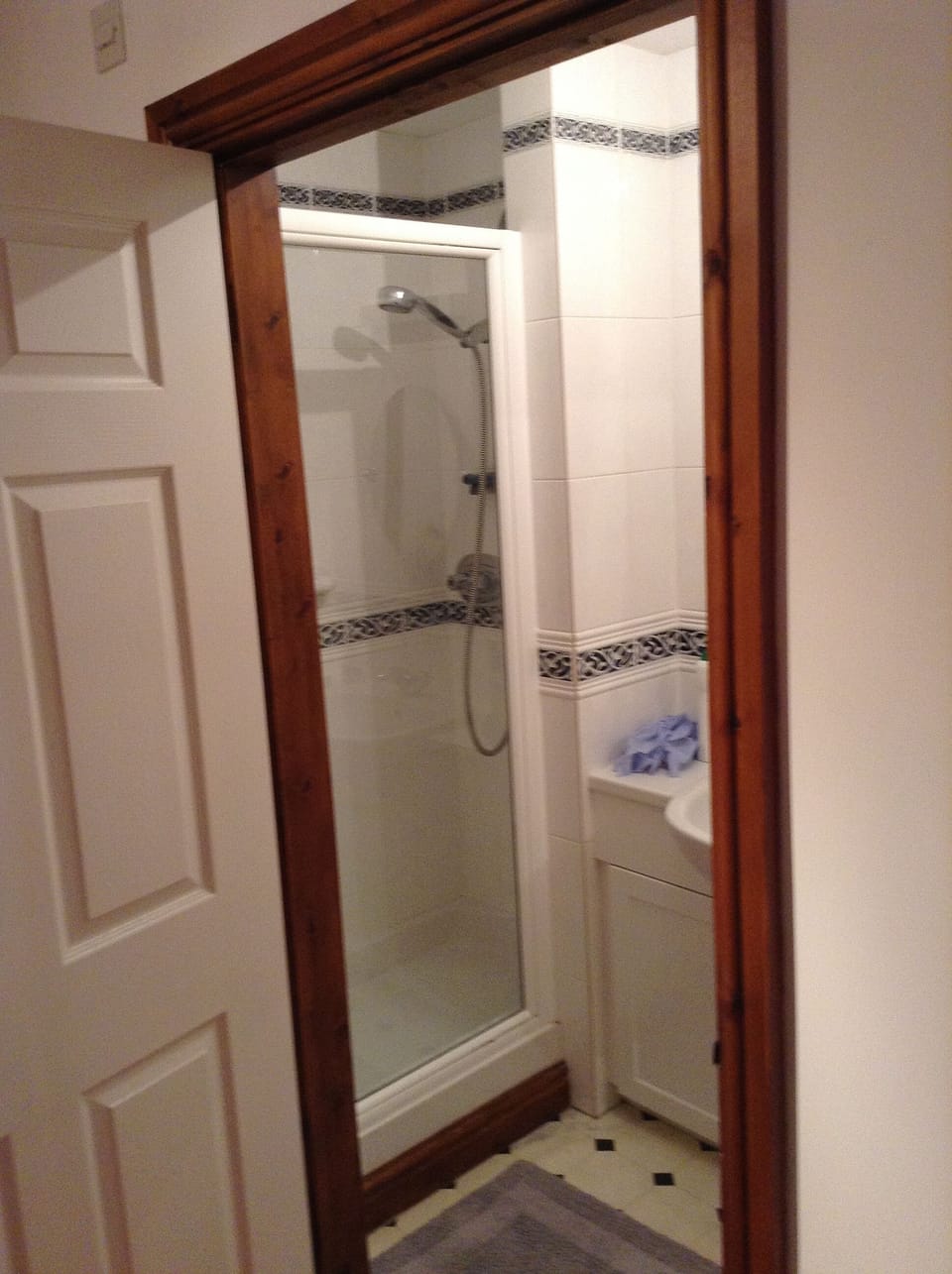 En suite to bedroom 1.