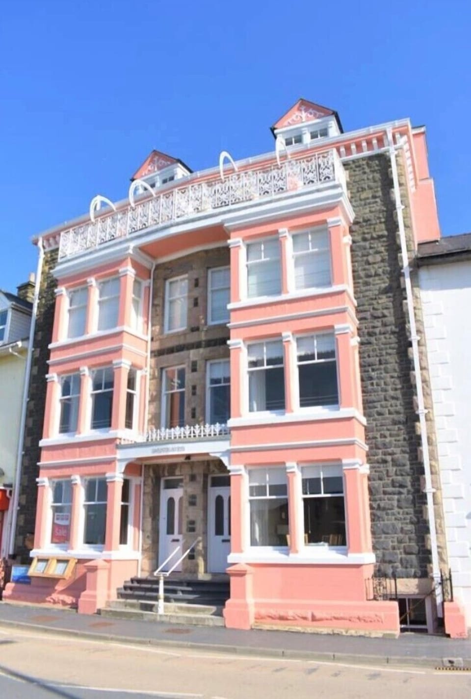 Luxury ground floor apartment in the historic former Harbour Hotel