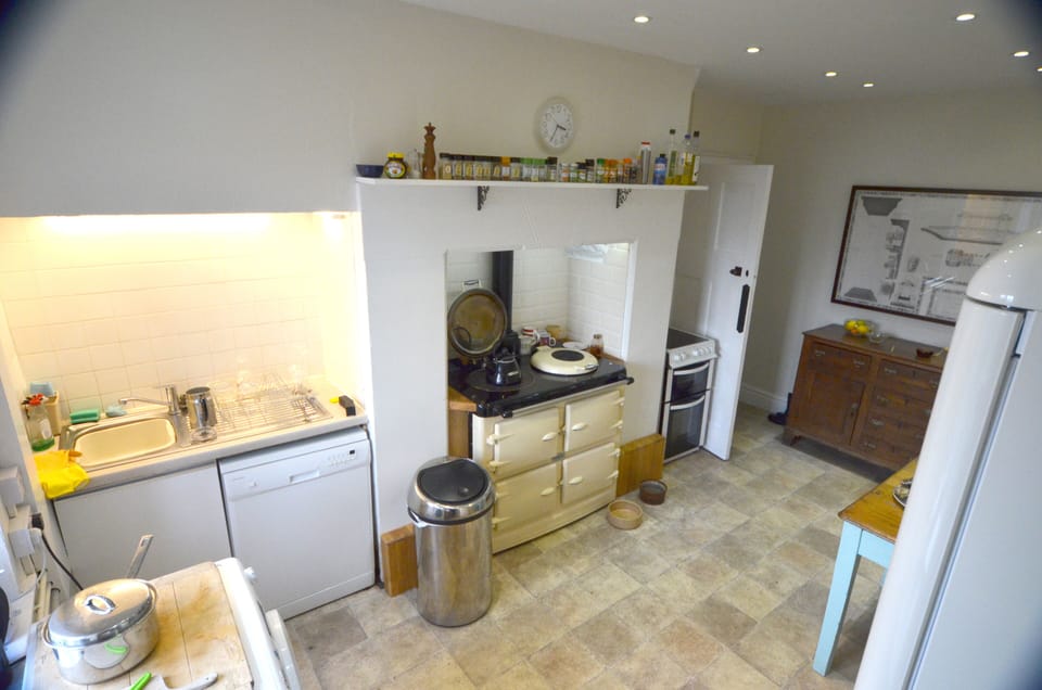 Another view of the kitchen
