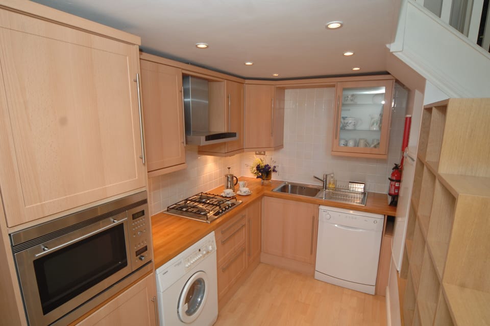 Kitchen, Retreat Cottage