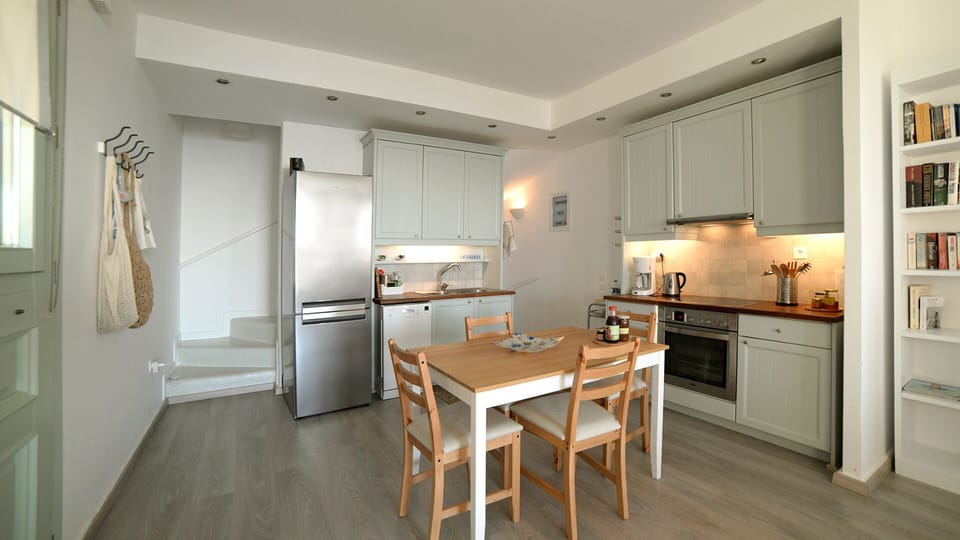 The open plan kitchen
