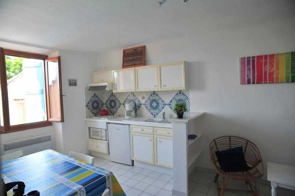 Diningroom with open kitchen