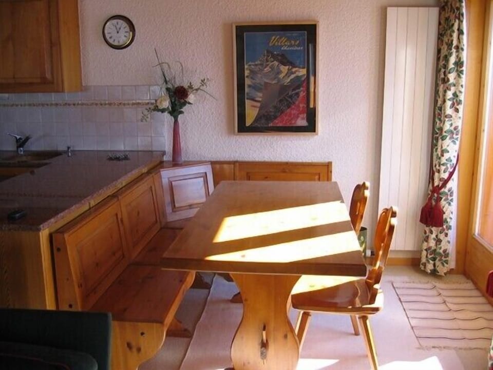 Lift up seating in the dining area hides a selection of board and card games