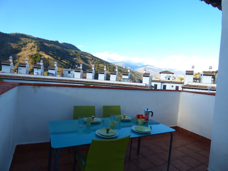 roof tops views and dining on the large terrace