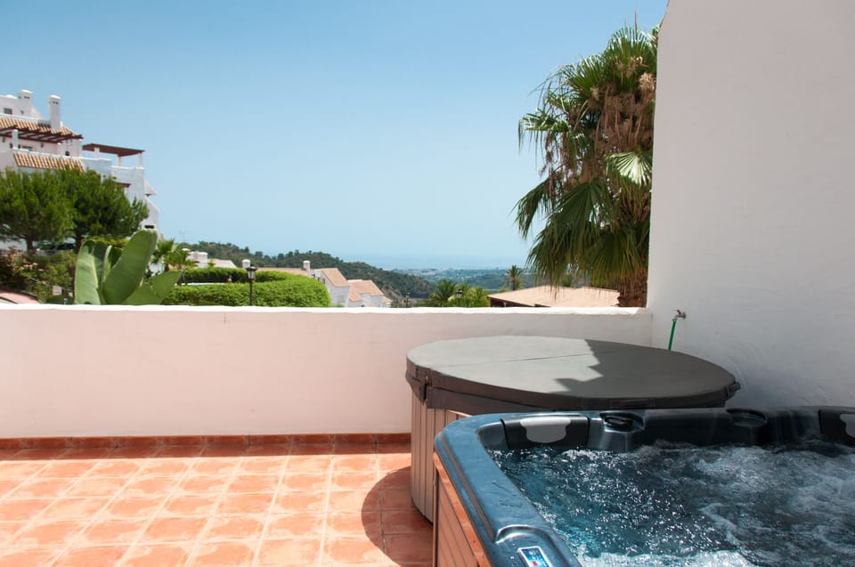 Private Jacuzzi for 6 Persons