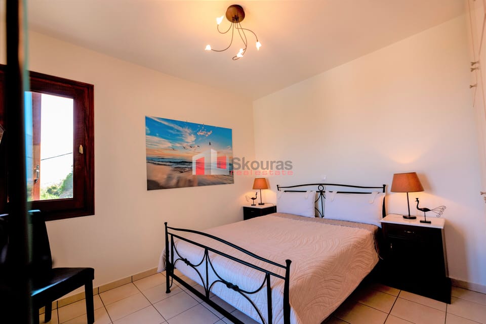 Upper level double bedroom