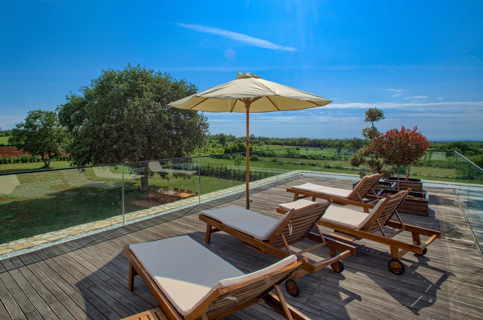 Sun deck upstairs. 