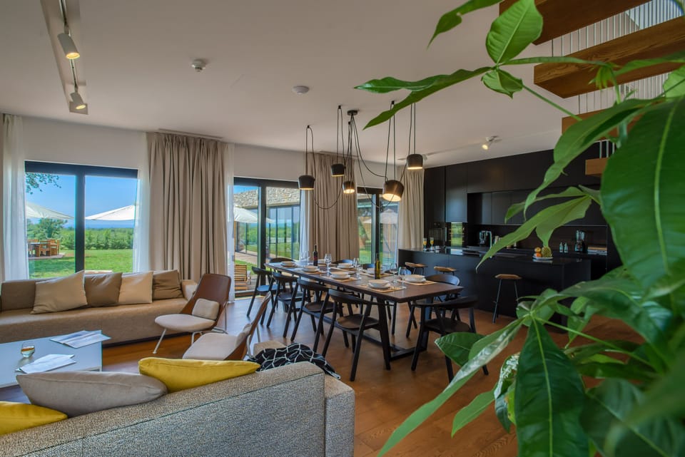 Yellow Tree Jurici Home & Spa - Living Room