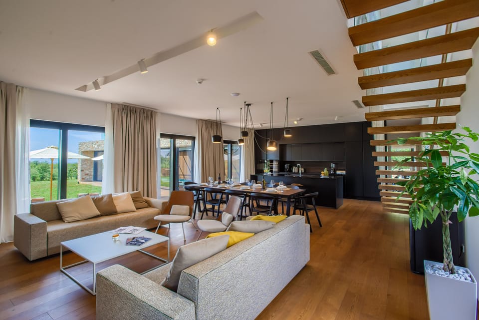 Large living room with extendable sofas. 