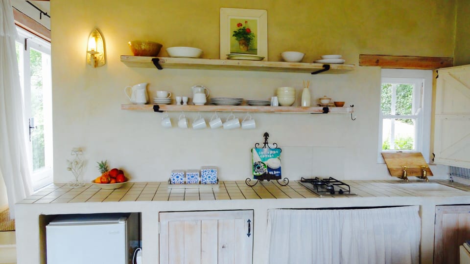 Kitchenette with gas job, dishwasher, washing machine,fridge, coffee maker etc
