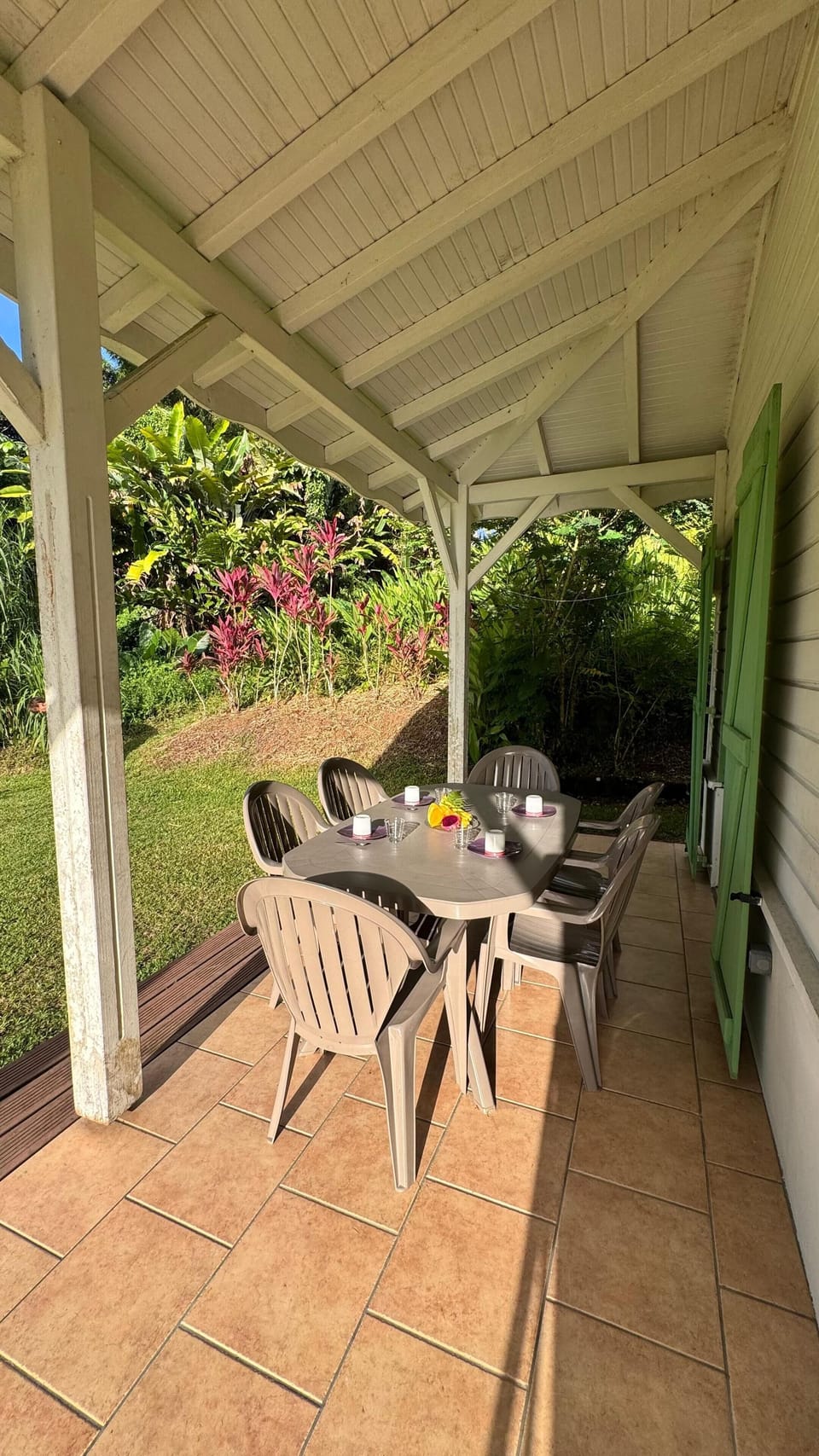 Outdoor dining