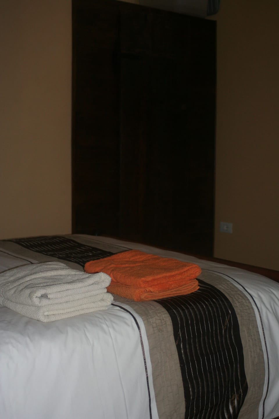 Extra bedroom with en-suite in main house for additional guests/family members
