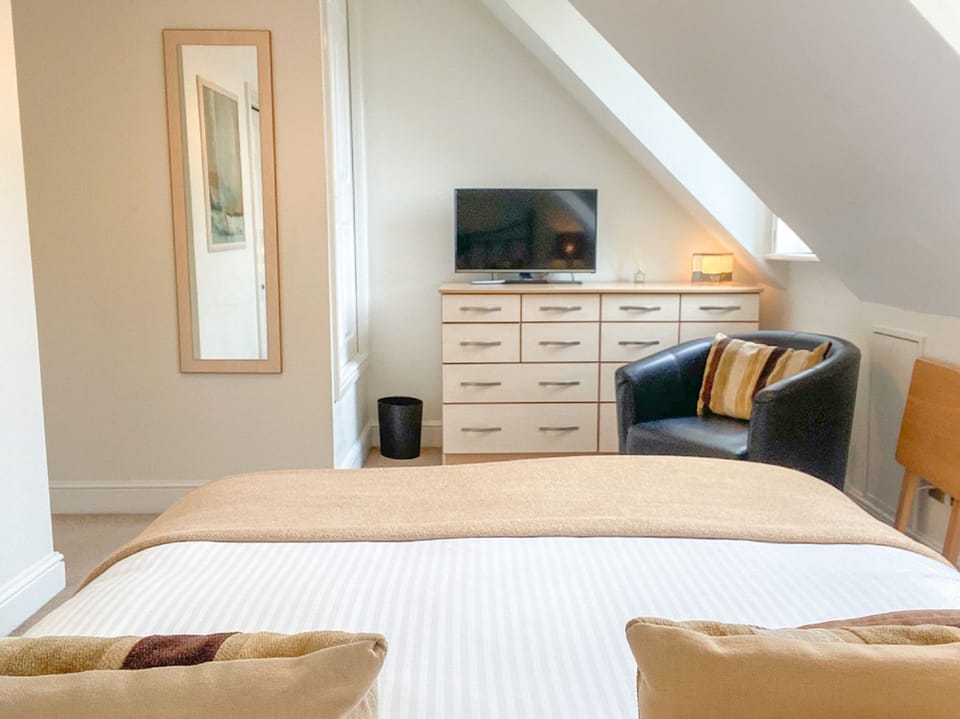 Quality Linen, Feather Duvet and Pillows, Smart TV, Fridge and Minibar.