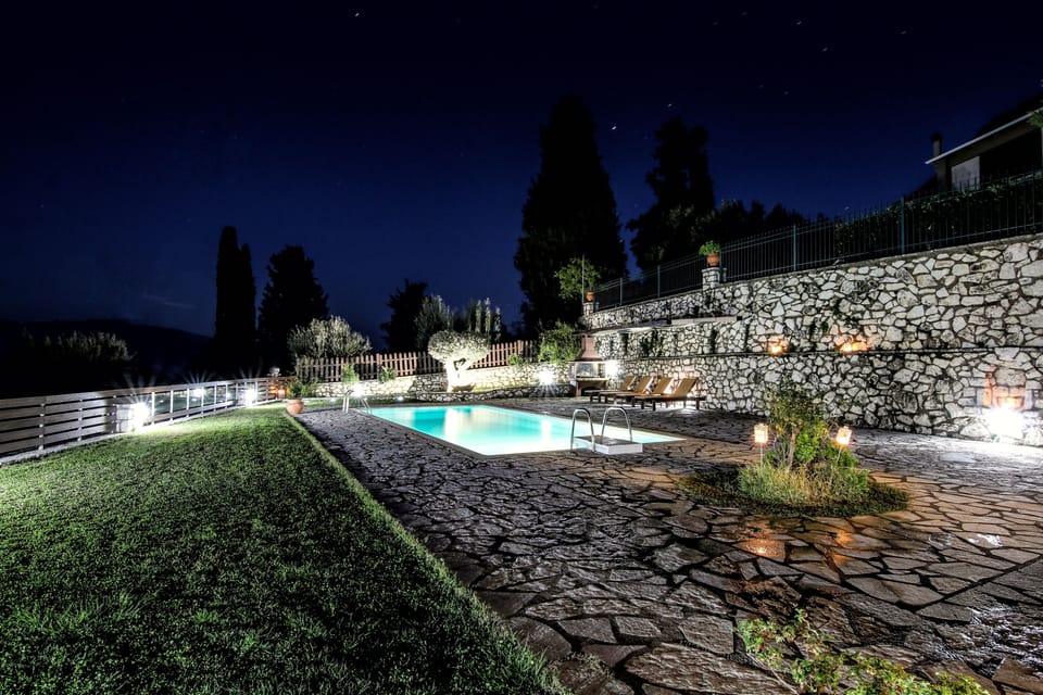 Outdoor living by night!