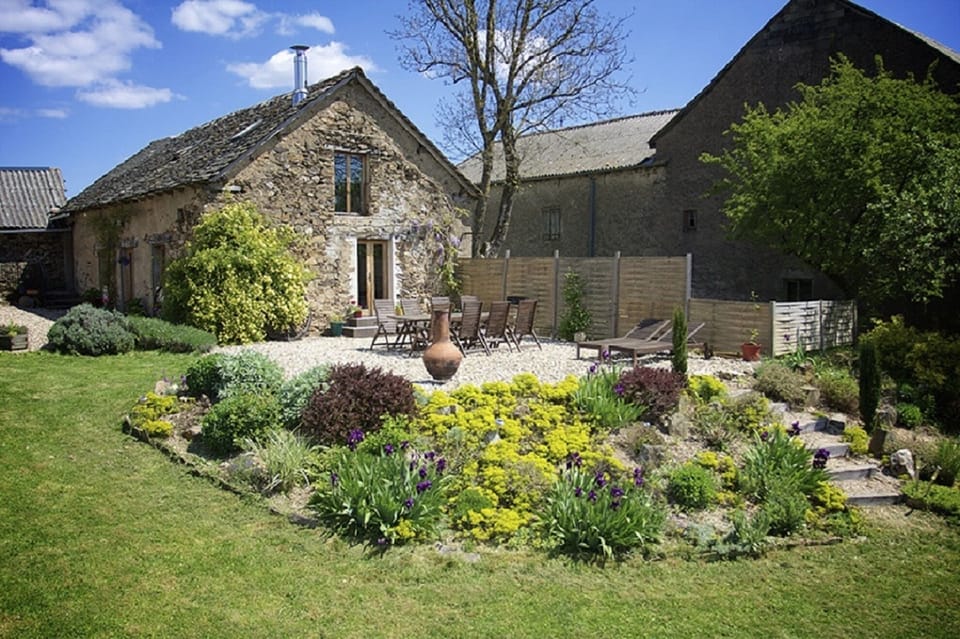 Bleuet - largest gite with patio big enough for whole party to eat out together