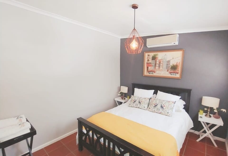 Queen size Bed in The Bedroom