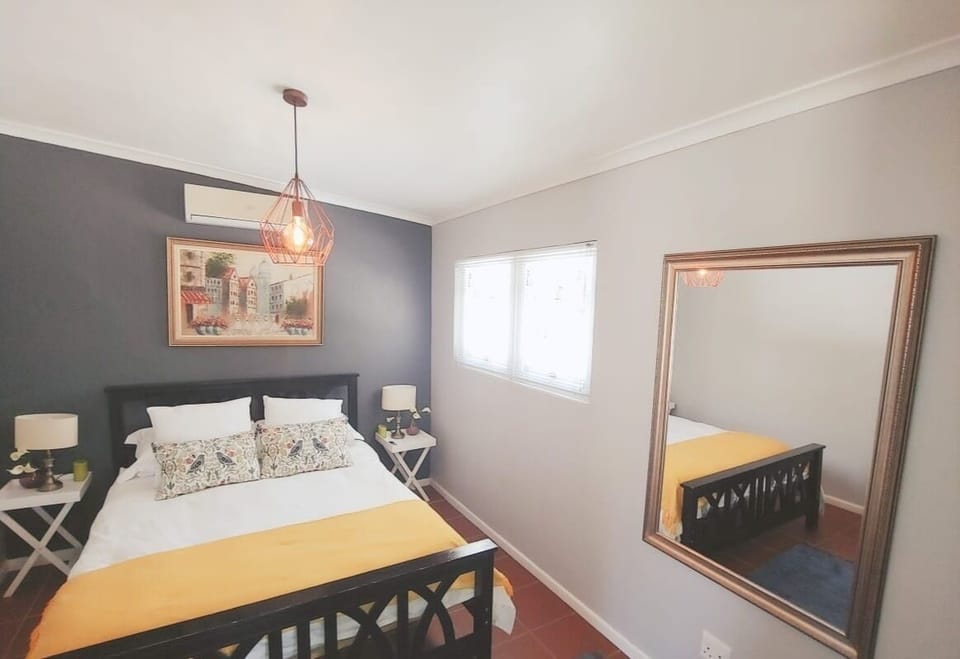 Bedroom with Queen size Bed