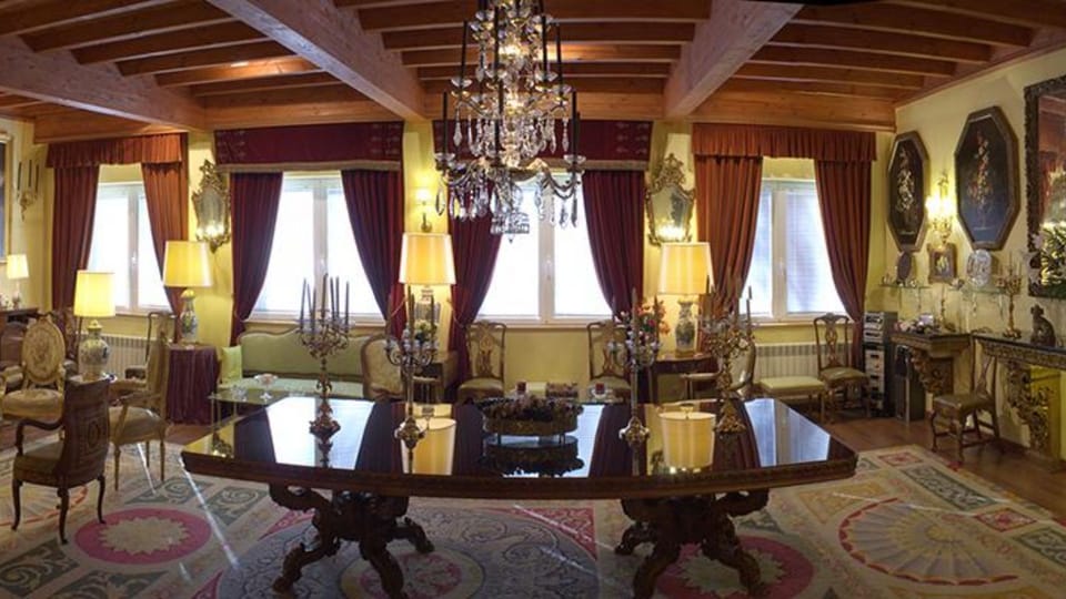 Banquet hall