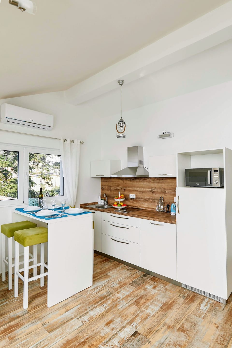 Deluxe Bayview Studio apartment – Panoramic Sea view & parking in Tivat Monteneg