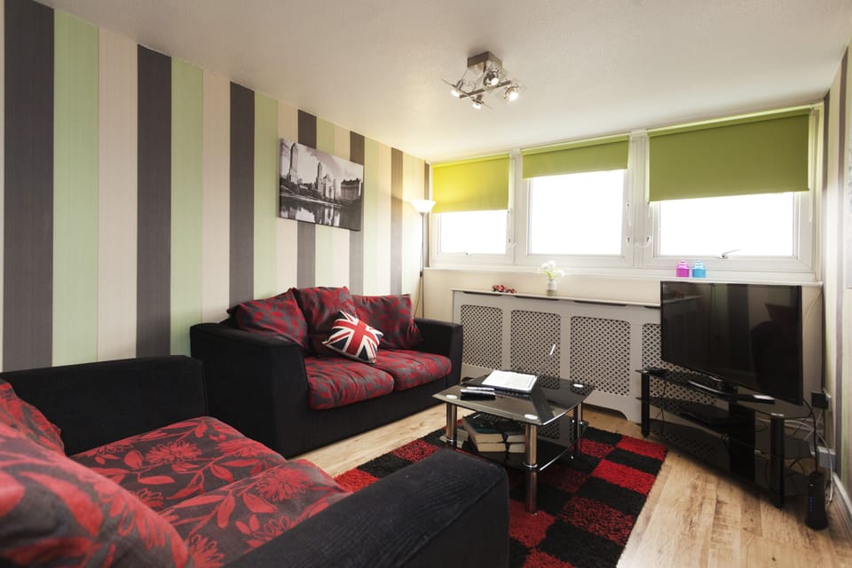 Your Own Apartment, Lounge & Full Kitchen