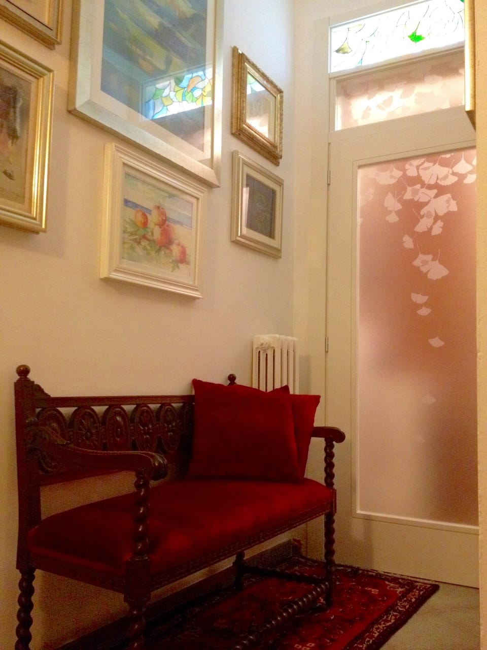 Detail of the hall, bedroom area. Seating corner.