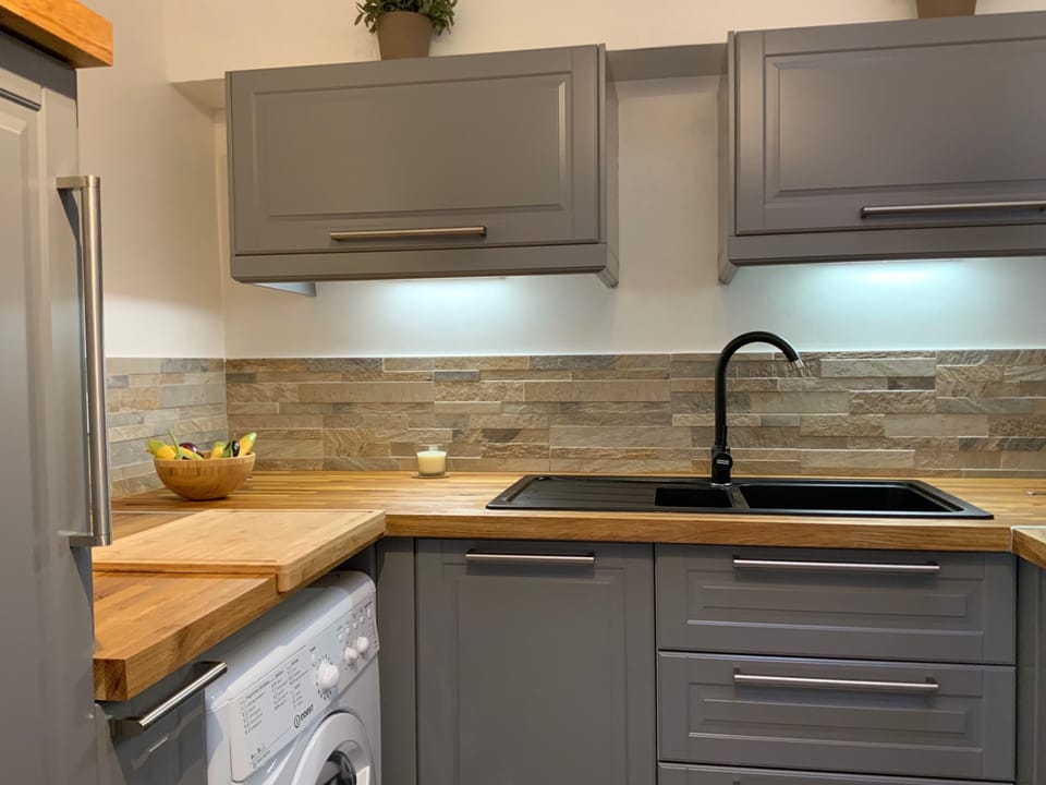 Dishwasher, washing machine, halogen hob, and combi microwave/convection oven